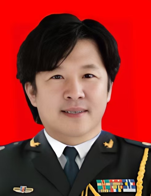  潘浩东：红色文化的现代传承者与艺术合伙人的双重奏章